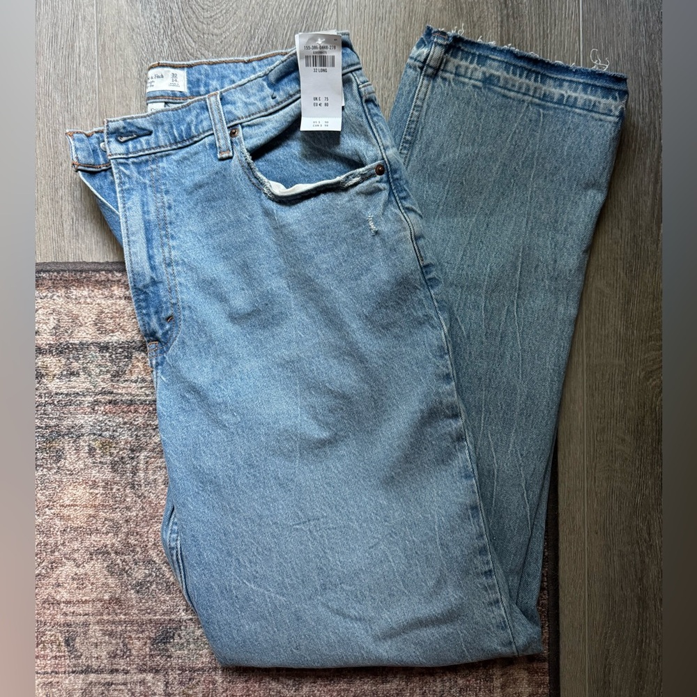Abercrombie & Fitch Curve Love Ultra High Waist 90s Straight Jean Medium Wash